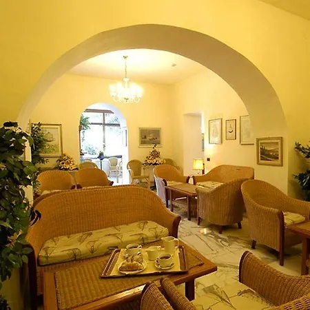 Eden Hotell 3*
